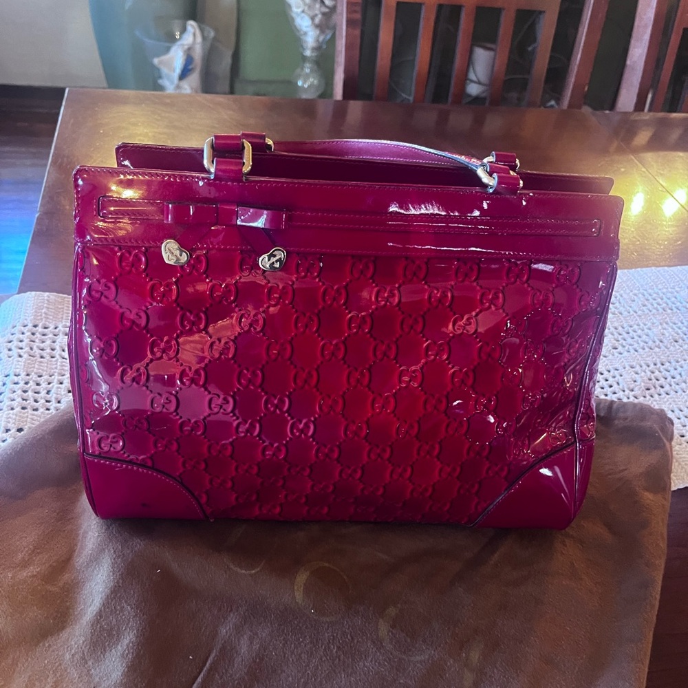 One off kind original Gucci Valentine 💌 bag . Like new , use 2 times only .